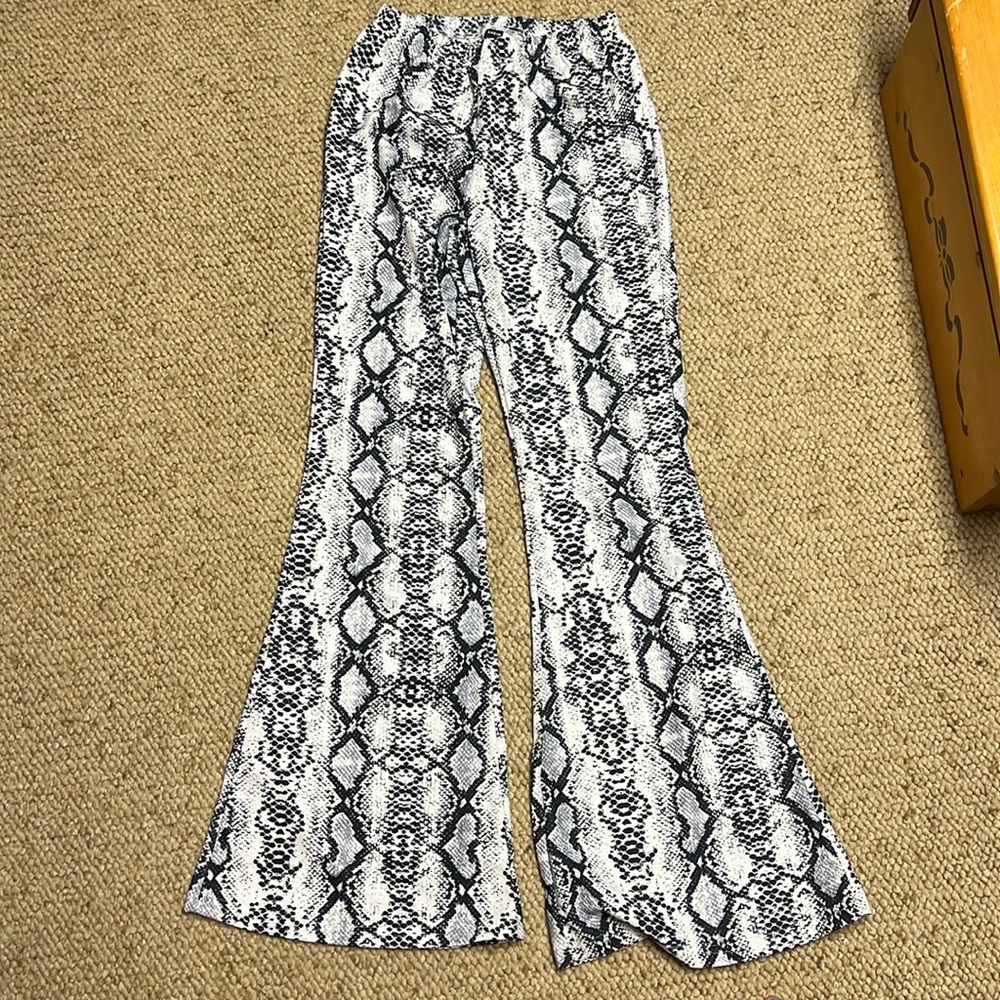 Snakeskin flare leggings